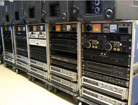 活動(dòng)中的專(zhuān)業(yè)音響設(shè)備分類(lèi)